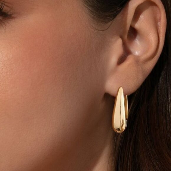 18K Gold‑Filled Chunky U‑Shape Drop Hoop Earrings - Picture 2 of 4
